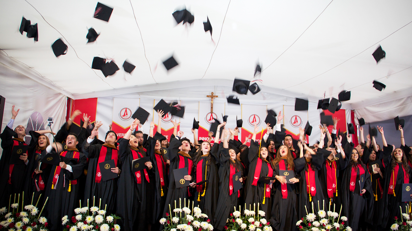 Alegría y nostalgia en la Graduación 2017 Incarnate Word