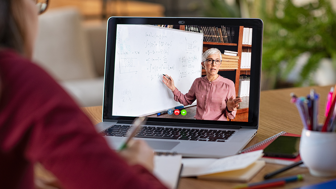 Educación a distancia: 4 retos en enseñanza y aprendizaje en línea