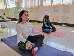 “Yoga y Mindfulness”, guiado por la Mtra. Jimena Campero