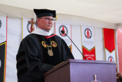 Dr. Thomas Evans, Presidente de University of the Incarnate Word