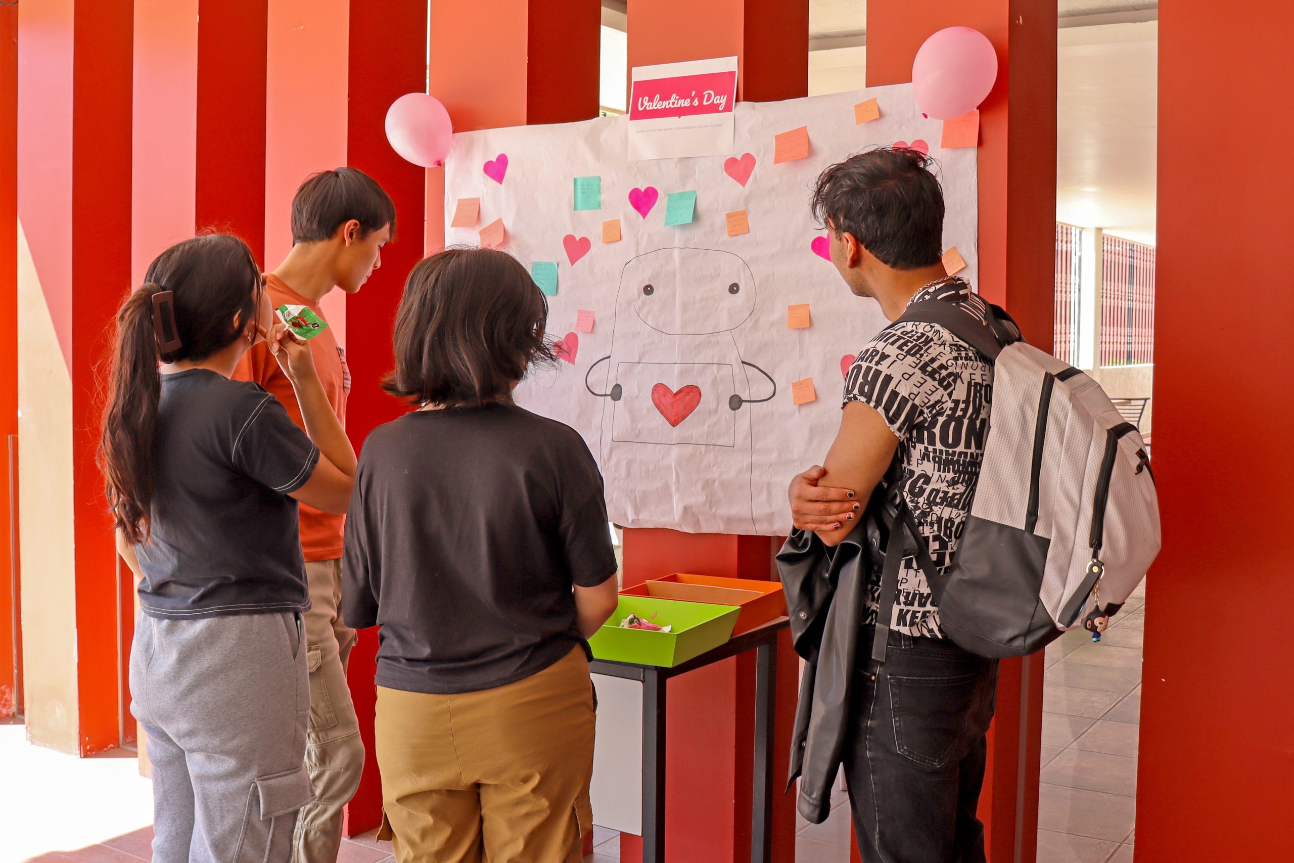 Mural 14 de febrero Día del Amor y la Amistad