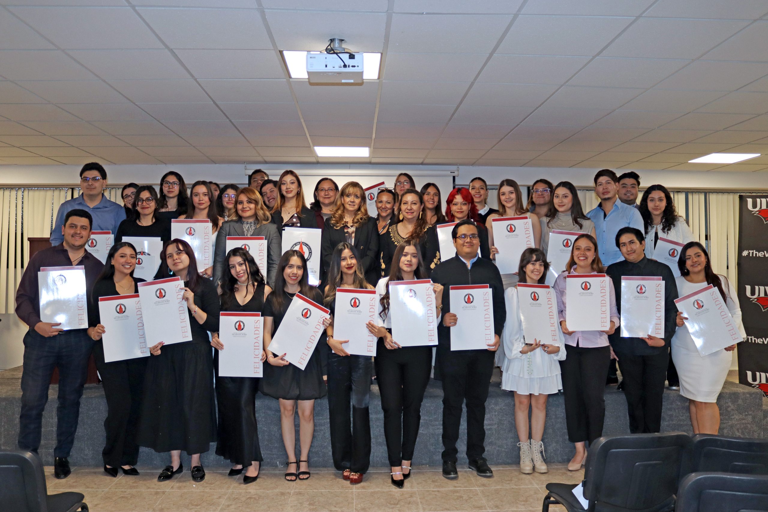 Ceremonia de Entrega de Diplomas ciclo Fall 2025